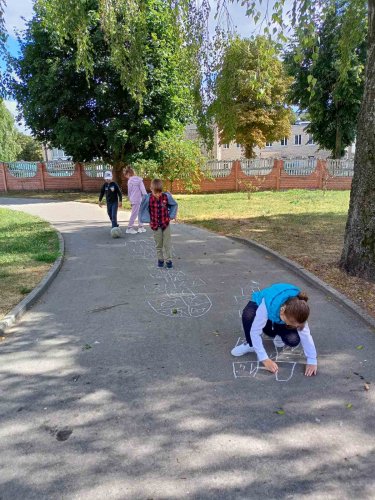 Группа продленного дня на прогулке